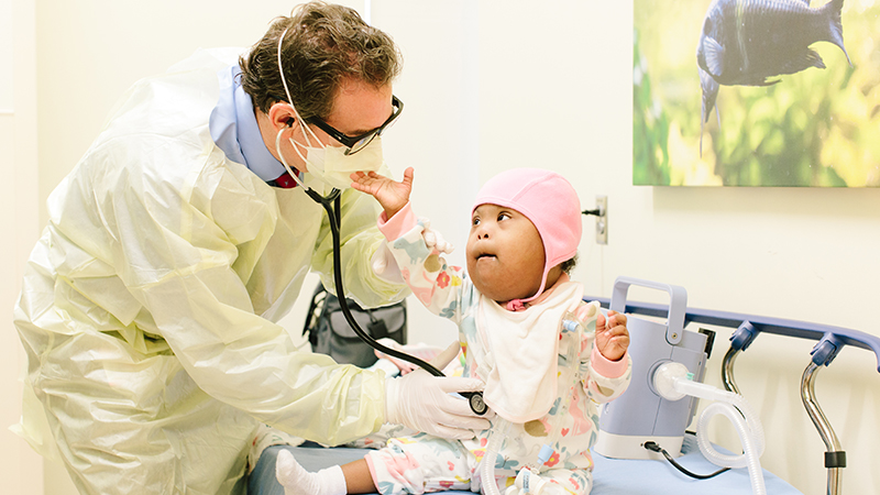 Dr. Andrew Gelfand is with patient Gabryella in the Vent Clinic at Children's Health Specialty Center Cityville 